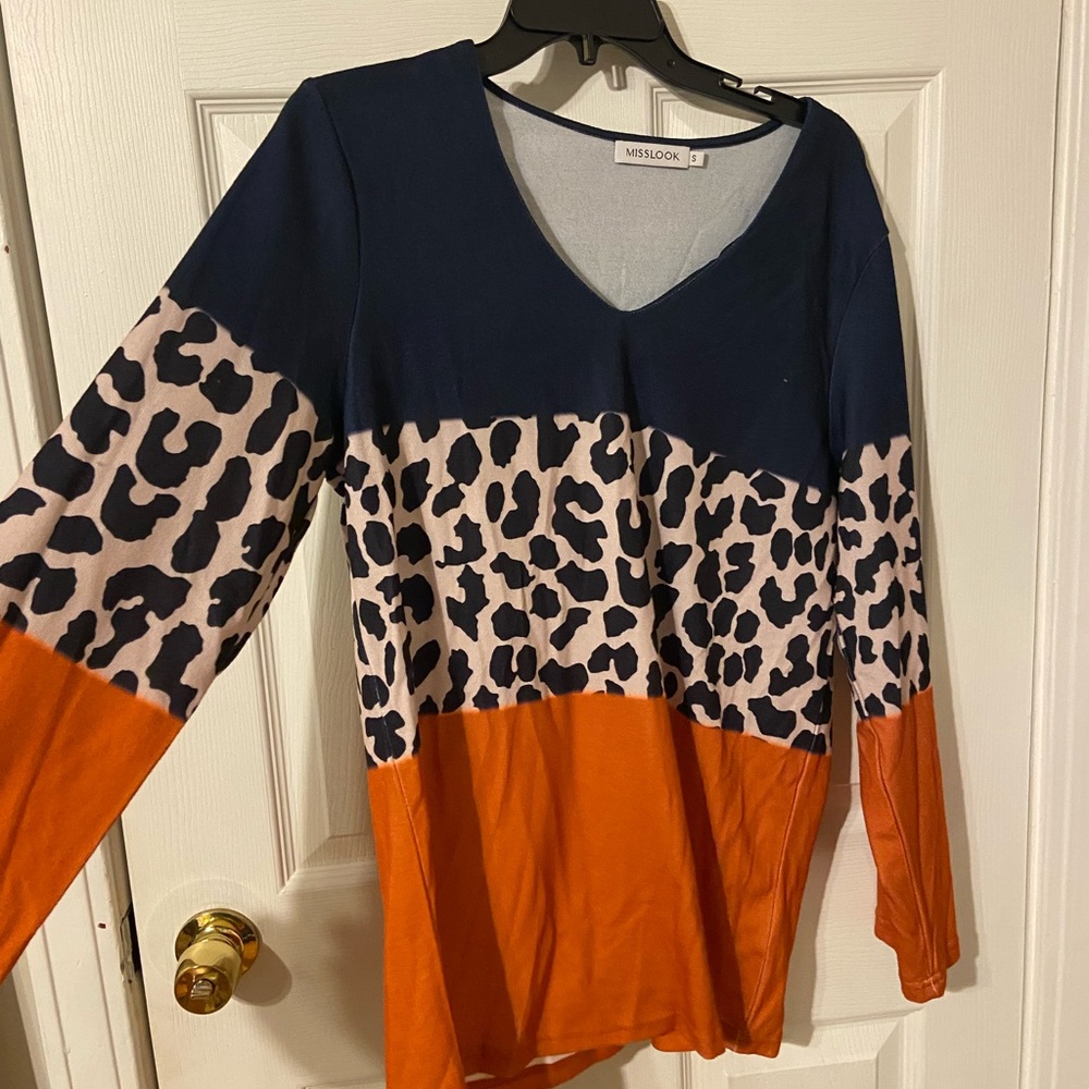 Misslook Colorblock Leopard V-Neck Top in Black, Cream & Orange
